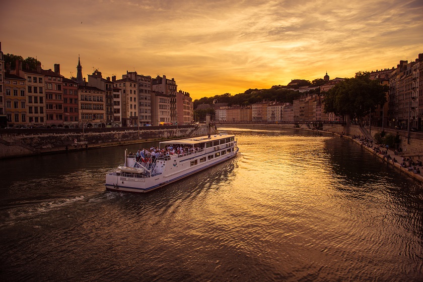 Bateau_restaurant_Hermes_Saone_Quais_Lyon_City_Boat_2_.jpg